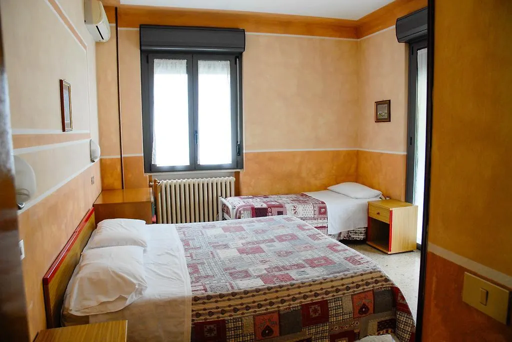 Hotel Du Lac Moniga del Garda 2*,  Italy